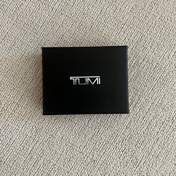Tumi Men’s Black Global Center Flip Passcase - Picture 8 of 8